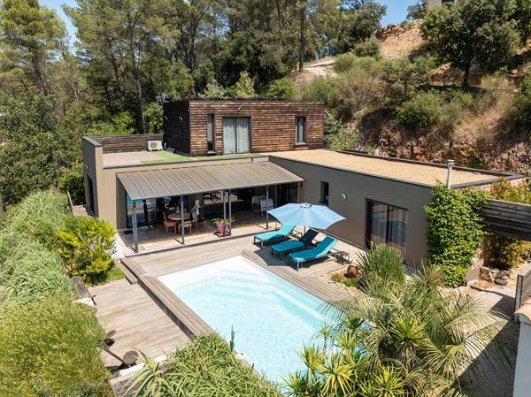 A VENDRE EN EXCLUSIVITÉ A VENDRE À VIDAUBAN - VILLA CONTEMPORAINE AVEC VUE PANORAMIQUE, PISCINE ET PRESTATIONS  DE QUALITÉ !