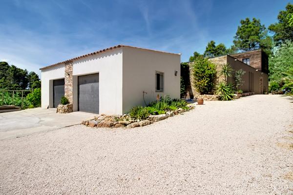 A VENDRE EN EXCLUSIVITÉ A VENDRE À VIDAUBAN - VILLA CONTEMPORAINE AVEC VUE PANORAMIQUE, PISCINE ET PRESTATIONS  DE QUALITÉ !