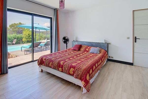 A VENDRE EN EXCLUSIVITÉ A VENDRE À VIDAUBAN - VILLA CONTEMPORAINE AVEC VUE PANORAMIQUE, PISCINE ET PRESTATIONS  DE QUALITÉ !