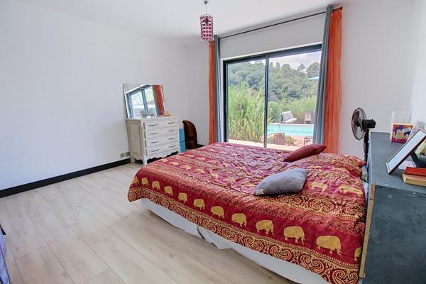 A VENDRE EN EXCLUSIVITÉ A VENDRE À VIDAUBAN - VILLA CONTEMPORAINE AVEC VUE PANORAMIQUE, PISCINE ET PRESTATIONS  DE QUALITÉ !