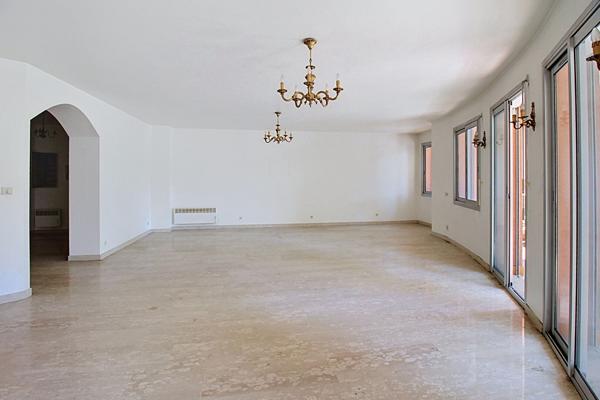 A VENDRE DRAGUIGNAN Appartement 2 chambres 127 m² avec garage et ascenseur