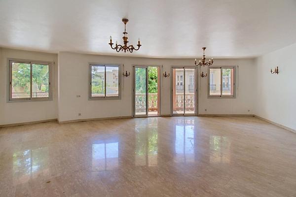 A VENDRE DRAGUIGNAN Appartement 2 chambres 127 m² avec garage et ascenseur