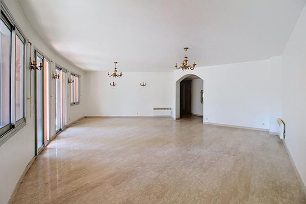 A VENDRE DRAGUIGNAN Appartement 2 chambres 127 m² avec garage et ascenseur