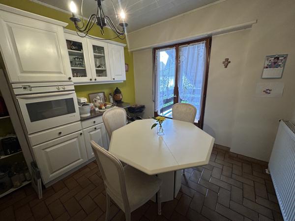 Heimersdorf, ensemble immobilier de 260 m² sur un terrain de 731 m² 290 000 €