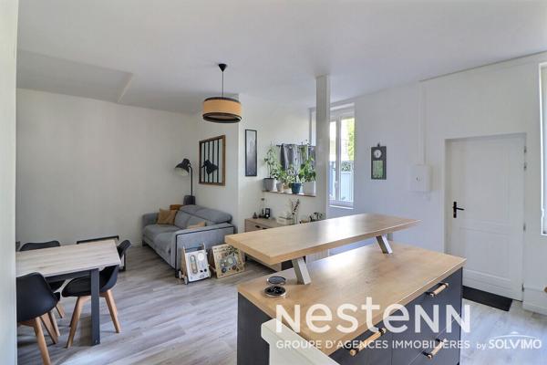 Coeur Village, Appartement duplex T4, 64.2m2, terrasse 17m2, et stationnement.