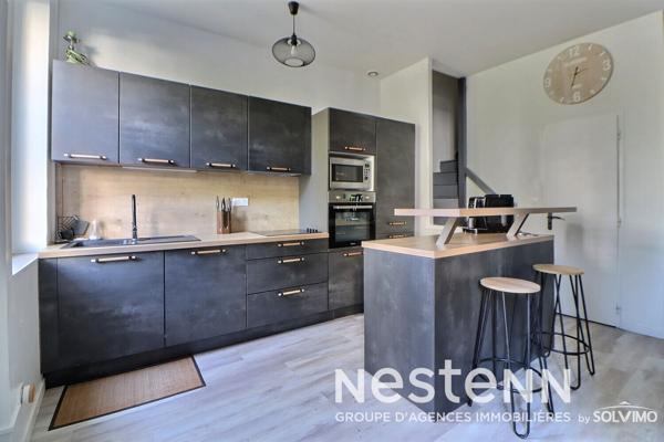 Coeur Village, Appartement duplex T4, 64.2m2, terrasse 17m2, et stationnement.