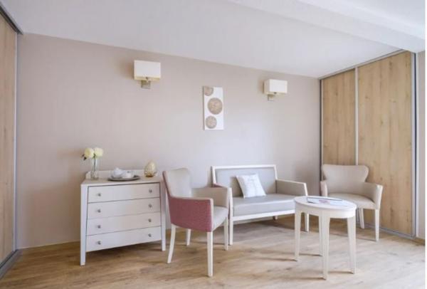 INVESTISSEMENT LOCATIF  LE CANNET  Résidence EHPAD Les Jonquières - 7.02% de rentabilité