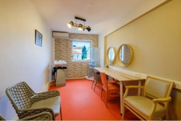 INVESTISSEMENT LOCATIF  LE CANNET  Résidence EHPAD Les Jonquières - 7.02% de rentabilité