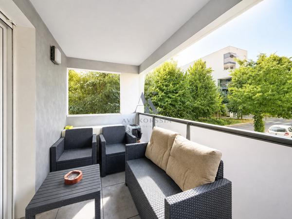 Vénissieux Centre – T2 récent 39 m² avec balcon AVI KORSSIA IMMOBILIER vous propose cet appartement T2 de 39 m² situé au centre de Vénissieux, dans une copropriété récente et sécurisée construite en 2020.