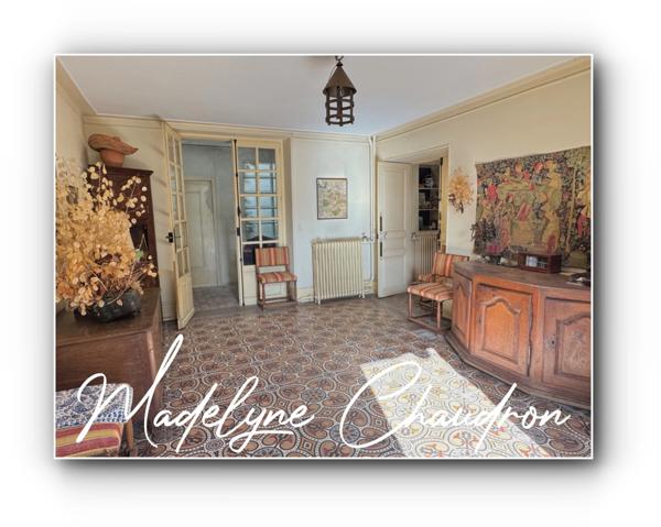 Belle demeure ancienne à rénover au cœur de Breuillet – grands volumes, 6 chambres et terrain de 920 m².