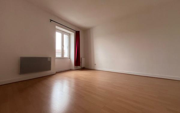 Maison à vendre    5 pièces •  Champdeniers-Saint-Denis