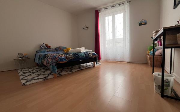 Maison à vendre    5 pièces •  Champdeniers-Saint-Denis