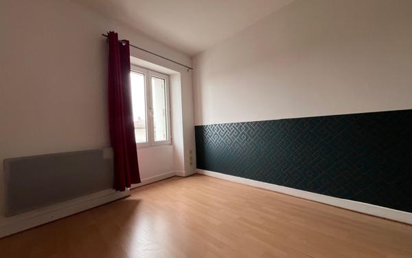 Maison à vendre    5 pièces •  Champdeniers-Saint-Denis