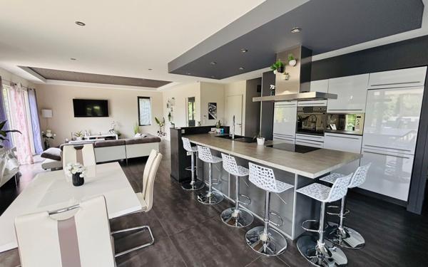 Maison à vendre    6 pièces •  Génissieux