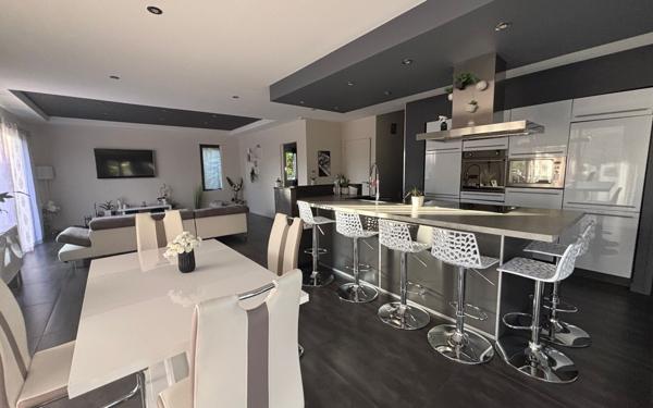 Maison à vendre    6 pièces •  Génissieux