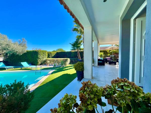 Maison contemporaine à vendre LE MUY (83)