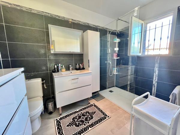 Maison contemporaine à vendre LE MUY (83)