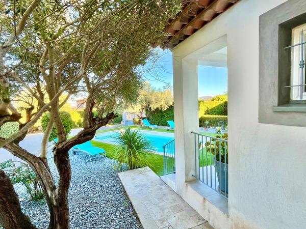 Maison contemporaine à vendre LE MUY (83)