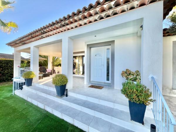 Maison contemporaine à vendre LE MUY (83)