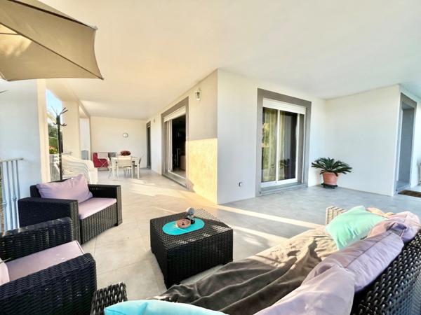 Maison contemporaine à vendre LE MUY (83)