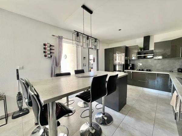 Maison contemporaine à vendre LE MUY (83)