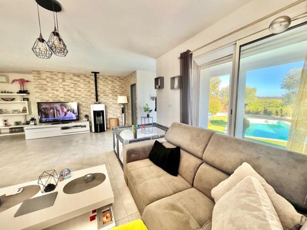 Maison contemporaine à vendre LE MUY (83)