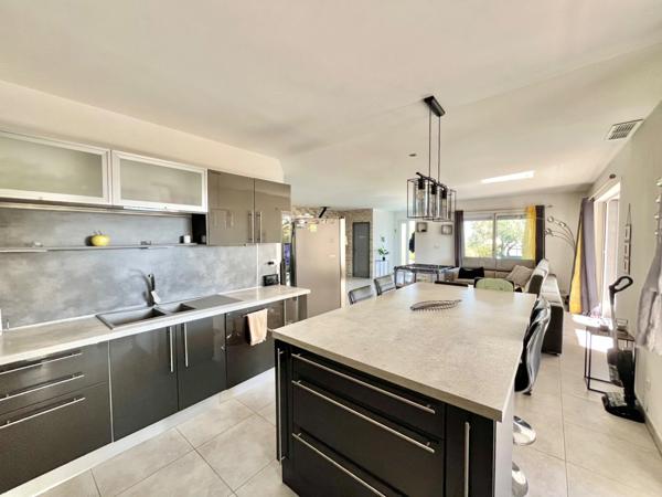 Maison contemporaine à vendre LE MUY (83)