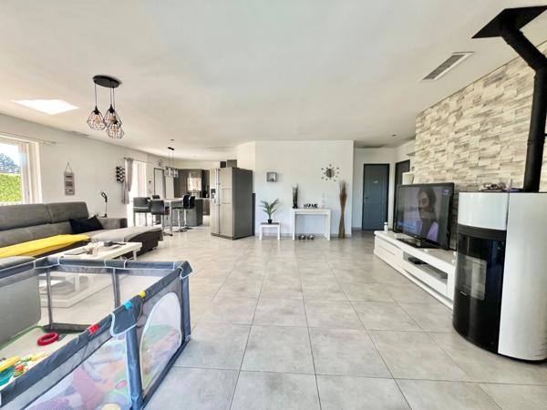 Maison contemporaine à vendre LE MUY (83)