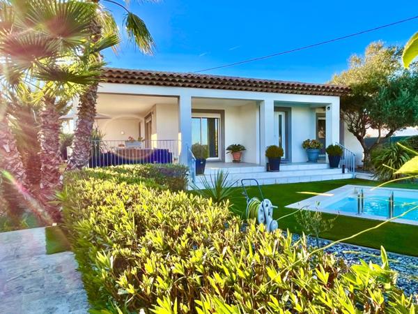 Maison contemporaine à vendre LE MUY (83)