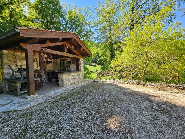 À VENDRE – Propriété en pierre au charme authentique