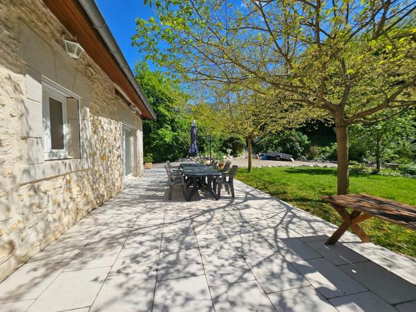 À VENDRE – Propriété en pierre au charme authentique