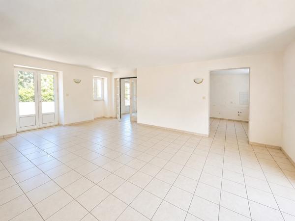 À VENDRE – Propriété en pierre au charme authentique