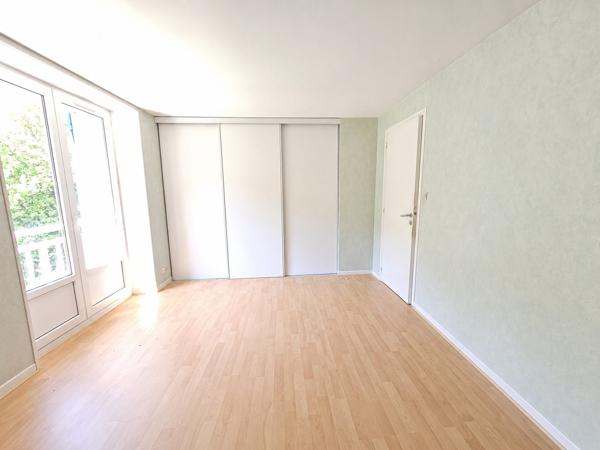 À VENDRE – Propriété en pierre au charme authentique