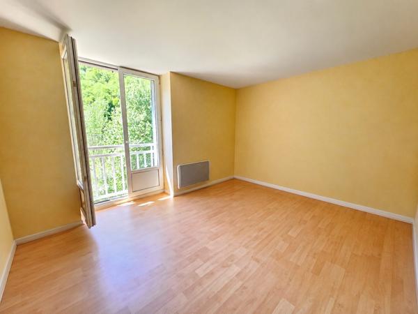 À VENDRE – Propriété en pierre au charme authentique