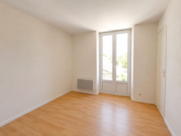 À VENDRE – Propriété en pierre au charme authentique