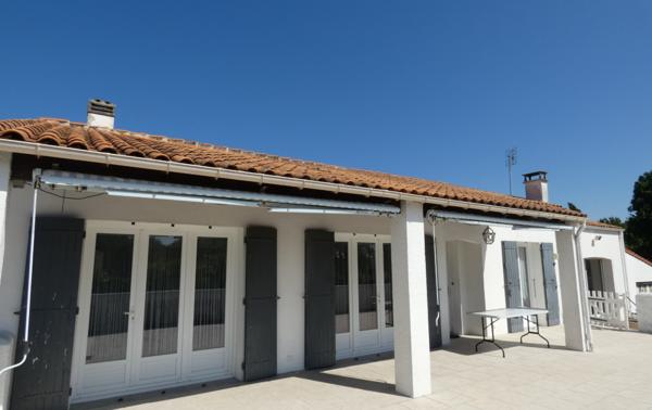 SAUJON – MAISON DE PLAIN PIED SUR UN TERRAIN CLOS D’ENVIRON 1.360 M²