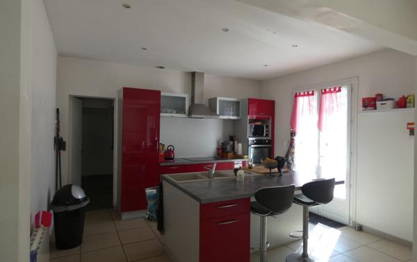 SAUJON – MAISON DE PLAIN PIED SUR UN TERRAIN CLOS D’ENVIRON 1.360 M²