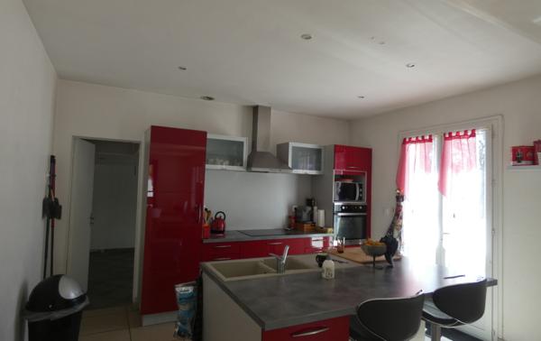 SAUJON – MAISON DE PLAIN PIED SUR UN TERRAIN CLOS D’ENVIRON 1.360 M²