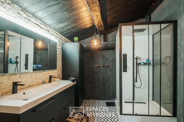 Vivre l’atypique : maison de caractère, nature et créativité