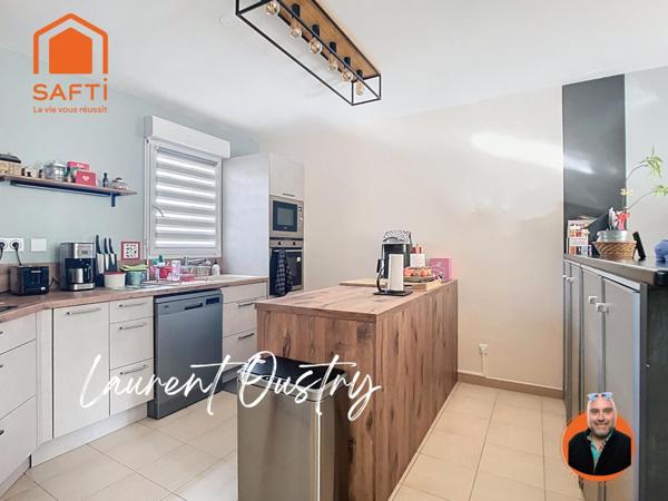 Maison familiale 6 chambres, lumineuse, résidence sécurisée.