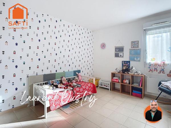 Maison familiale 6 chambres, lumineuse, résidence sécurisée.