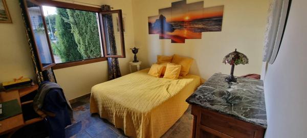 HAUT DE VILLA, cave, jardin et Stationnements