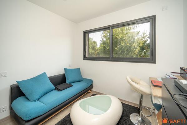 Maison contemporaine 165 m² avec piscine, spa et panneaux photovoltaïques