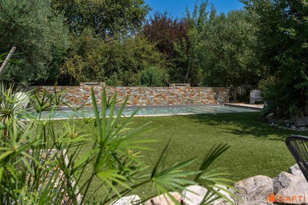 Maison contemporaine 165 m² avec piscine, spa et panneaux photovoltaïques