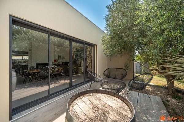 Maison contemporaine 165 m² avec piscine, spa et panneaux photovoltaïques