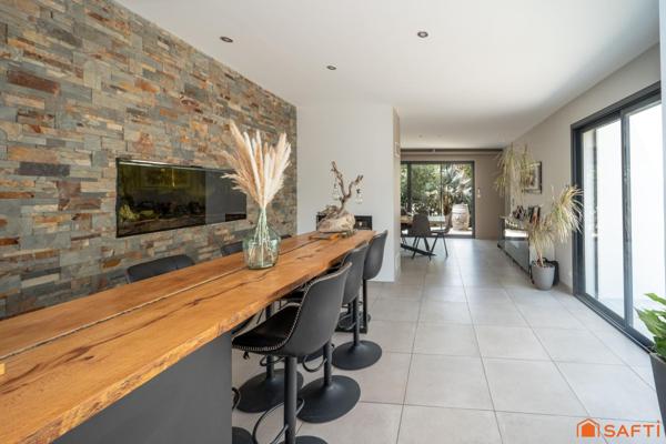 Maison contemporaine 165 m² avec piscine, spa et panneaux photovoltaïques