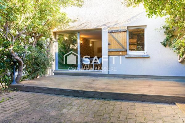 Saint-Mandrier village,T2 cosy avec rez-de-jardin - parking privé - commodités