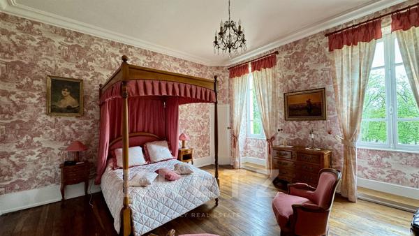 Château avec parc de 30 ha