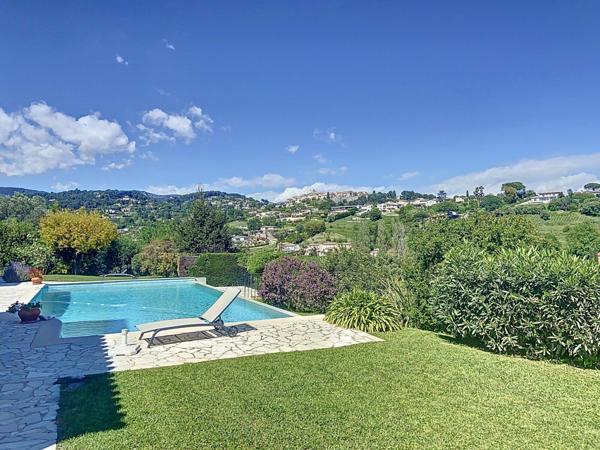 Maison à vendre    18 pièces •  Saint-Paul-de-Vence