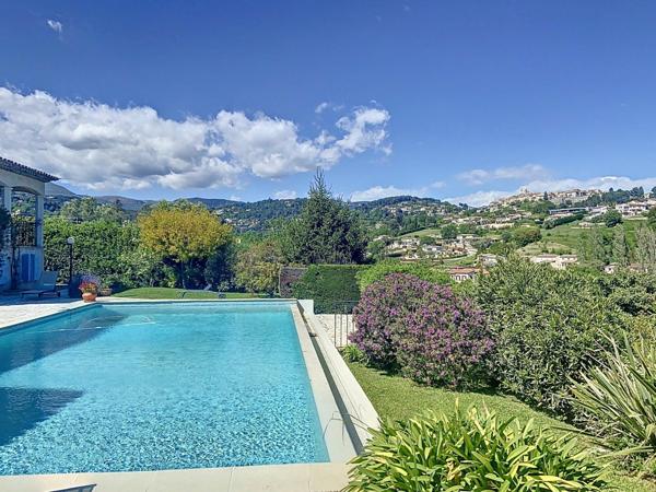 Maison à vendre    18 pièces •  Saint-Paul-de-Vence